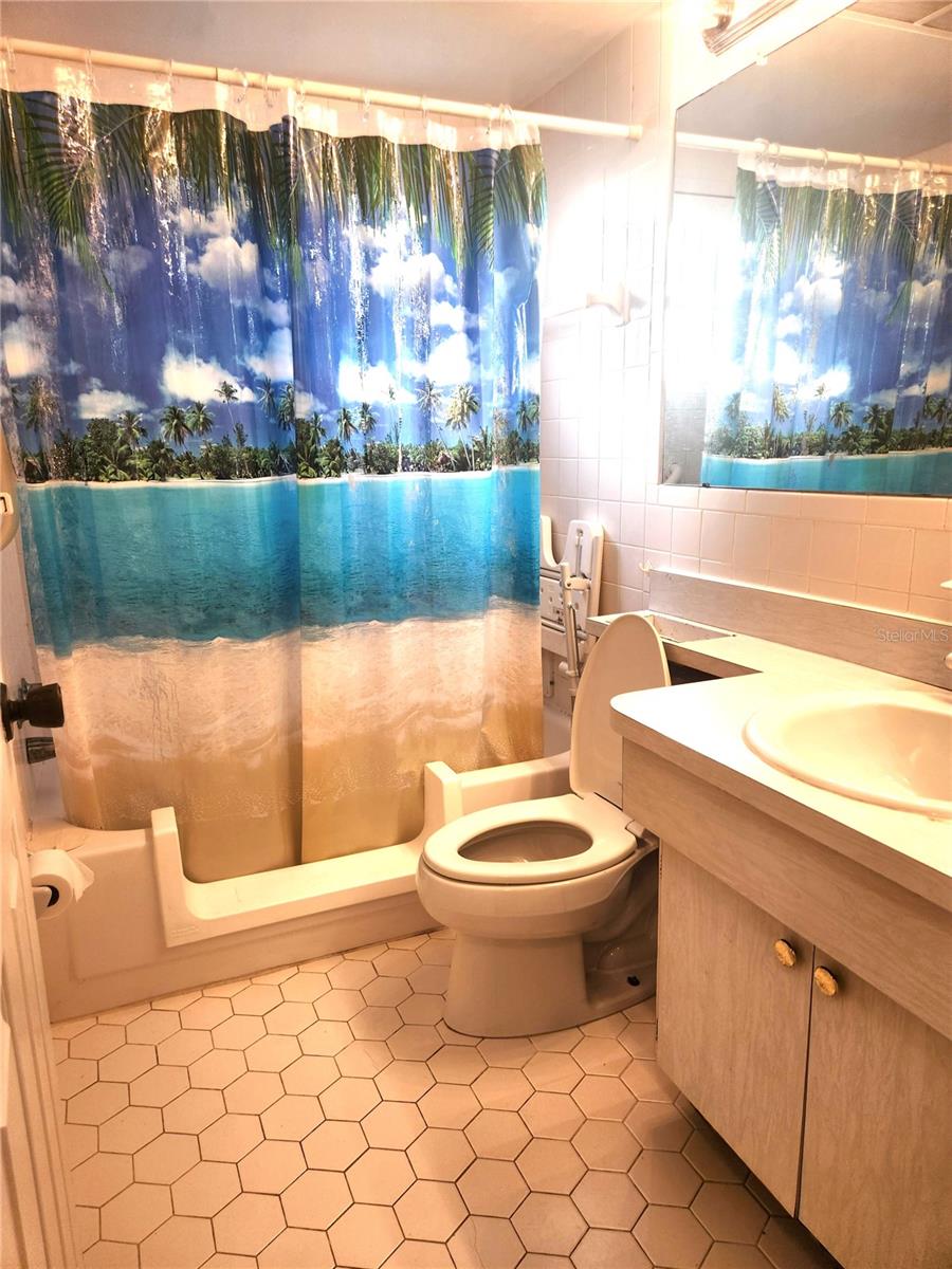 GREEN DOLPHIN PARK CONDO - Residential