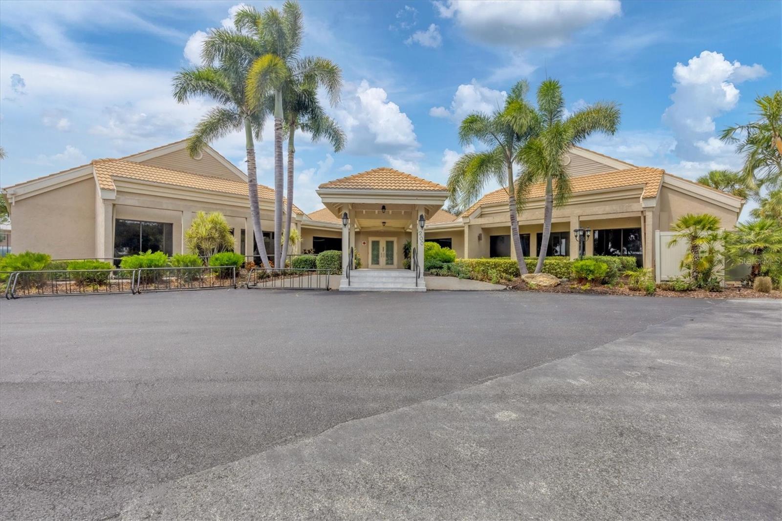 UNIT 102 INLETS CARRIAGE HOMSE A - Residential