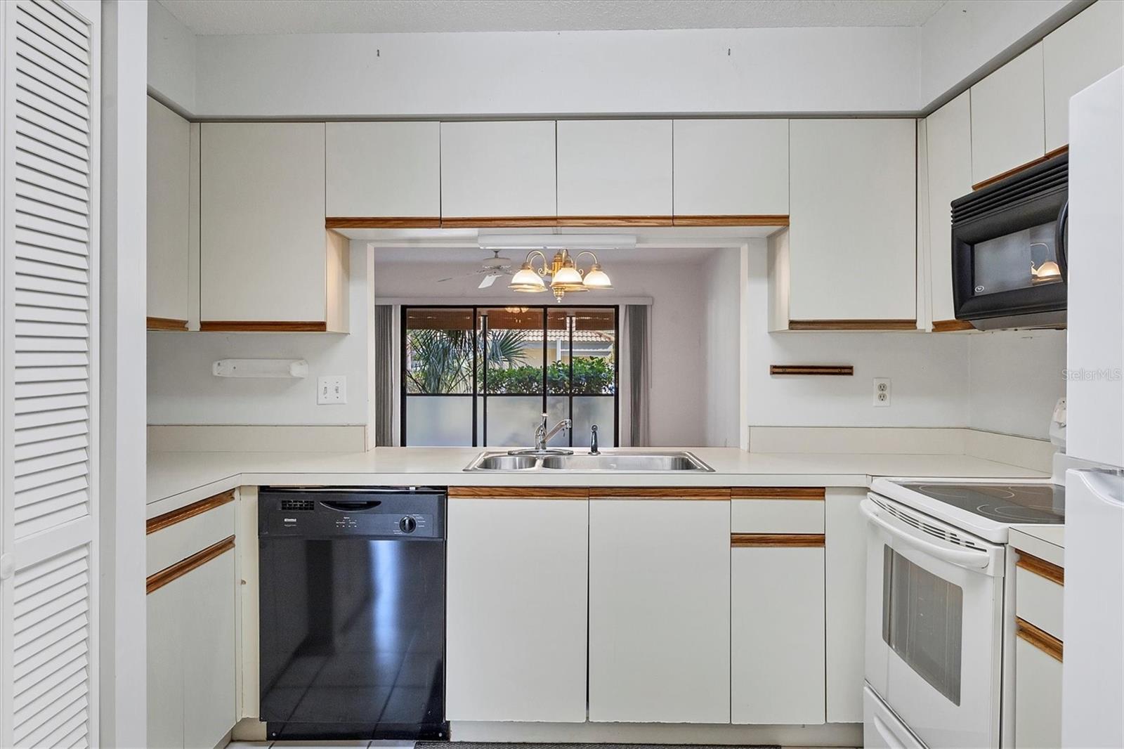 UNIT 102 INLETS CARRIAGE HOMSE A - Residential