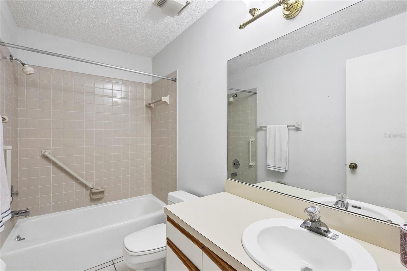 UNIT 102 INLETS CARRIAGE HOMSE A - Residential