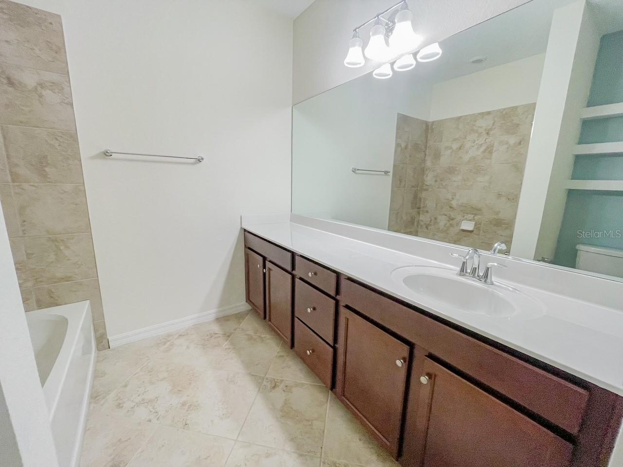 GRAN PARADISO TWNHMS 1B - Residential Lease