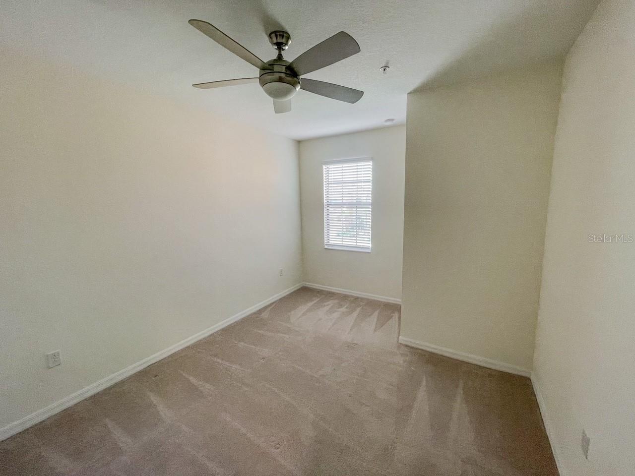 GRAN PARADISO TWNHMS 1B - Residential Lease