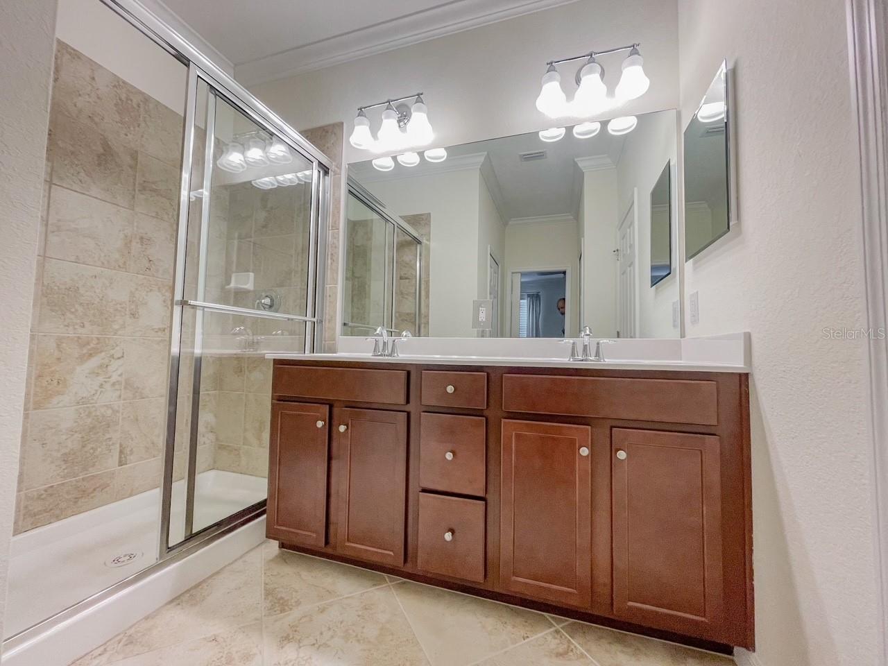 GRAN PARADISO TWNHMS 1B - Residential Lease