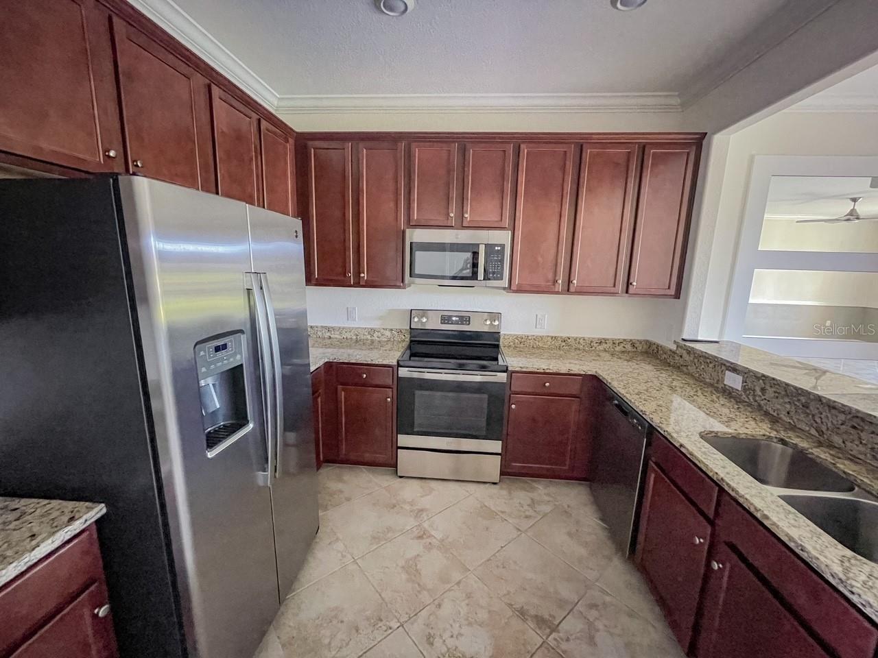 GRAN PARADISO TWNHMS 1B - Residential Lease