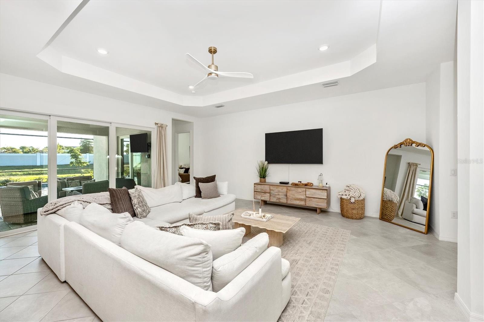 WELLEN PARK GOLF & COUNTRY CLUB - Residential Lease