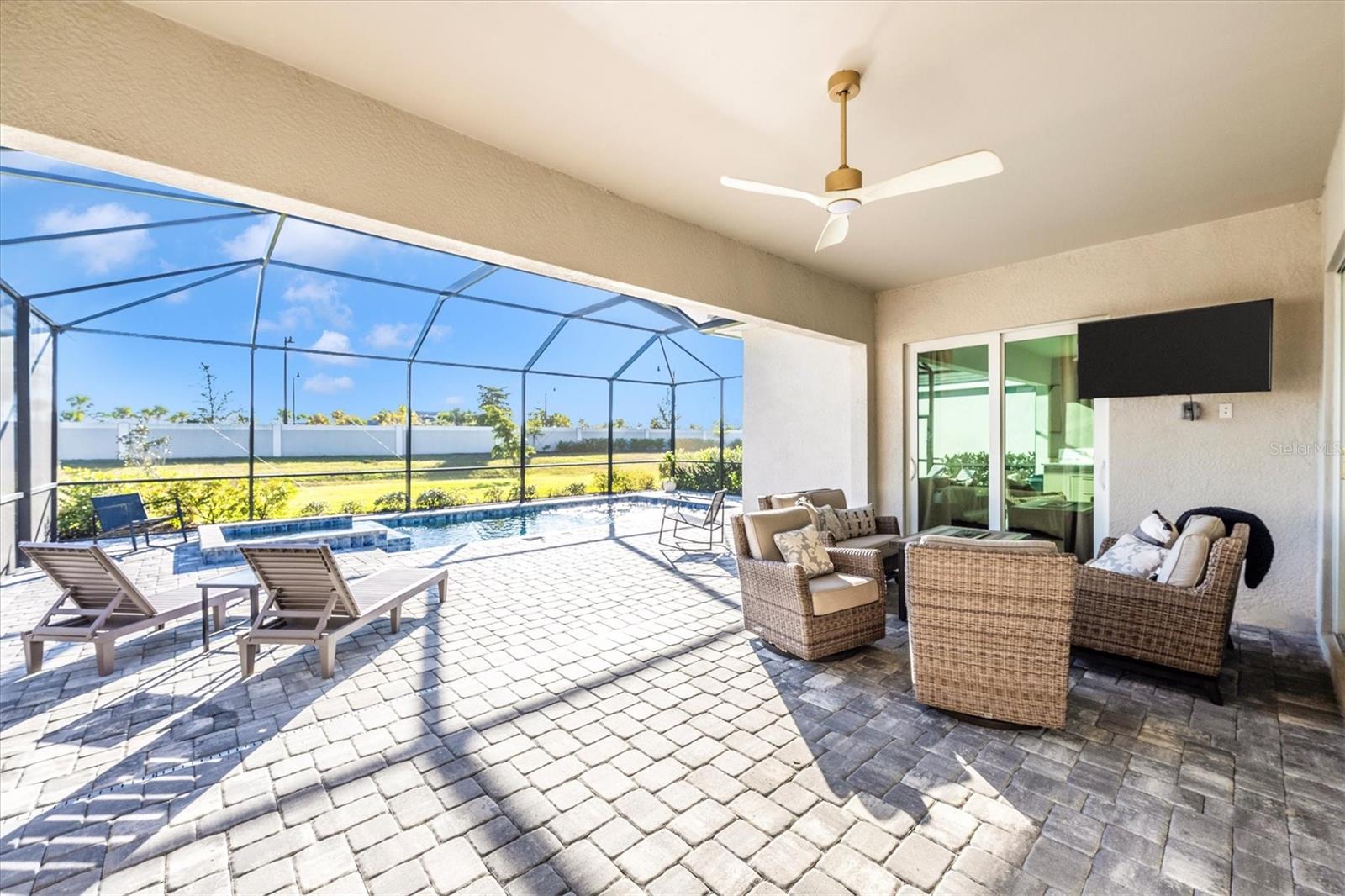 WELLEN PARK GOLF & COUNTRY CLUB - Residential Lease