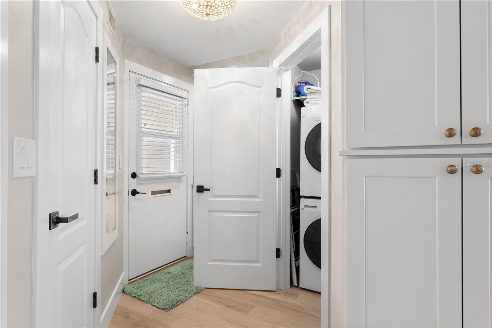 COLONY POINT - Residential