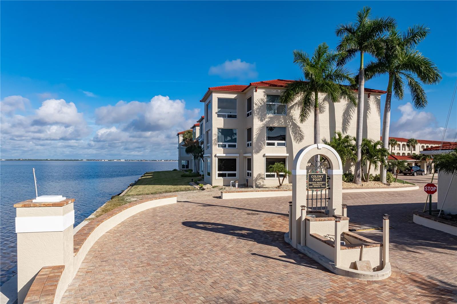 COLONY POINT - Residential