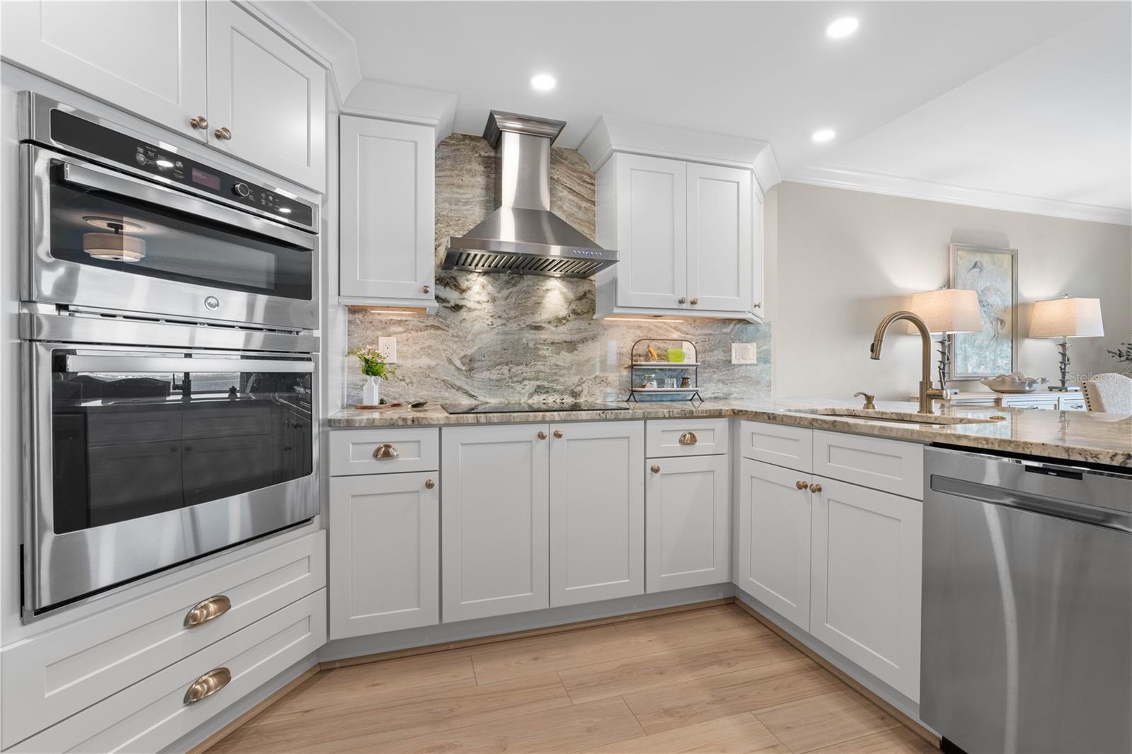 COLONY POINT - Residential