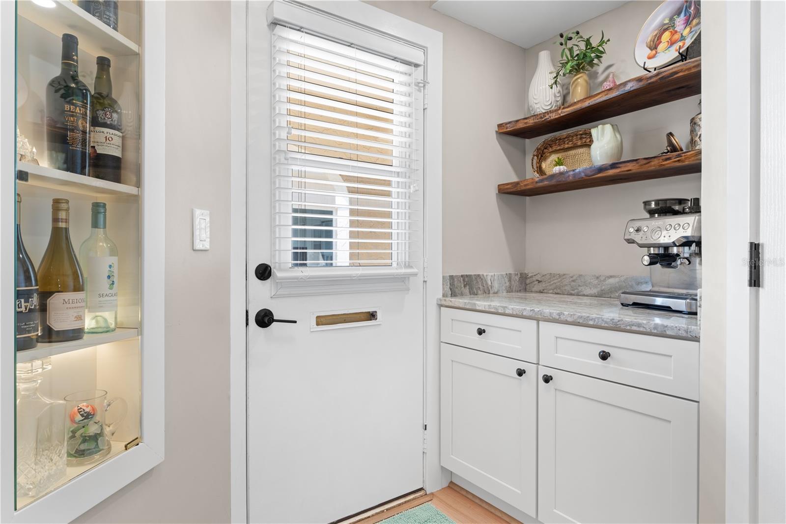 COLONY POINT - Residential