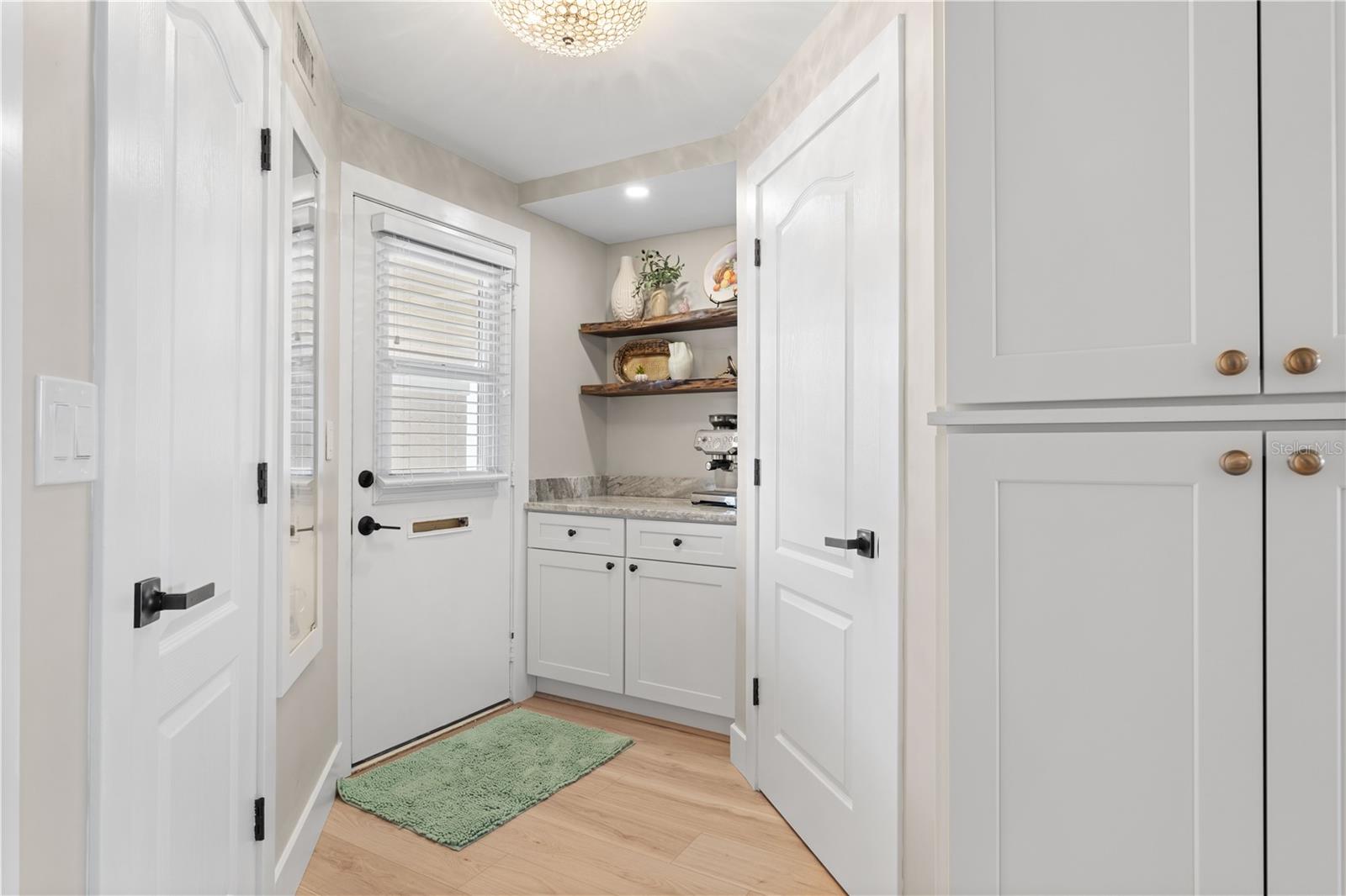 COLONY POINT - Residential