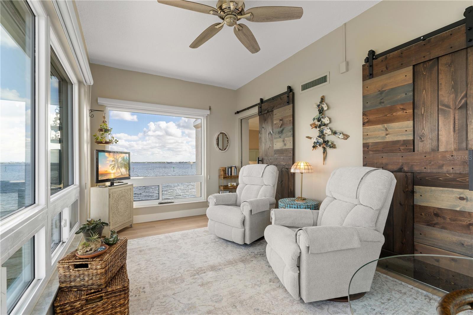 COLONY POINT - Residential