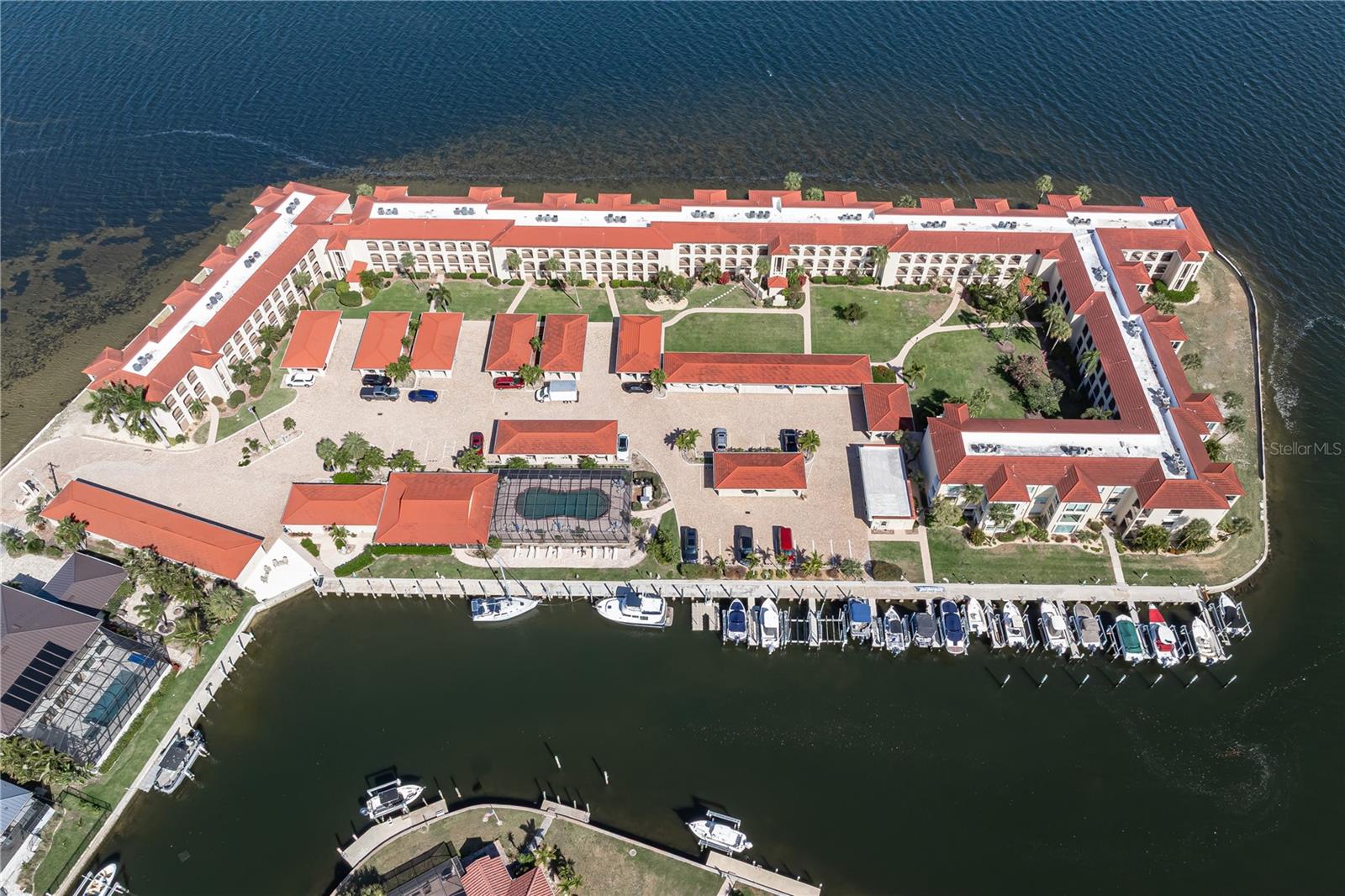 COLONY POINT - Residential