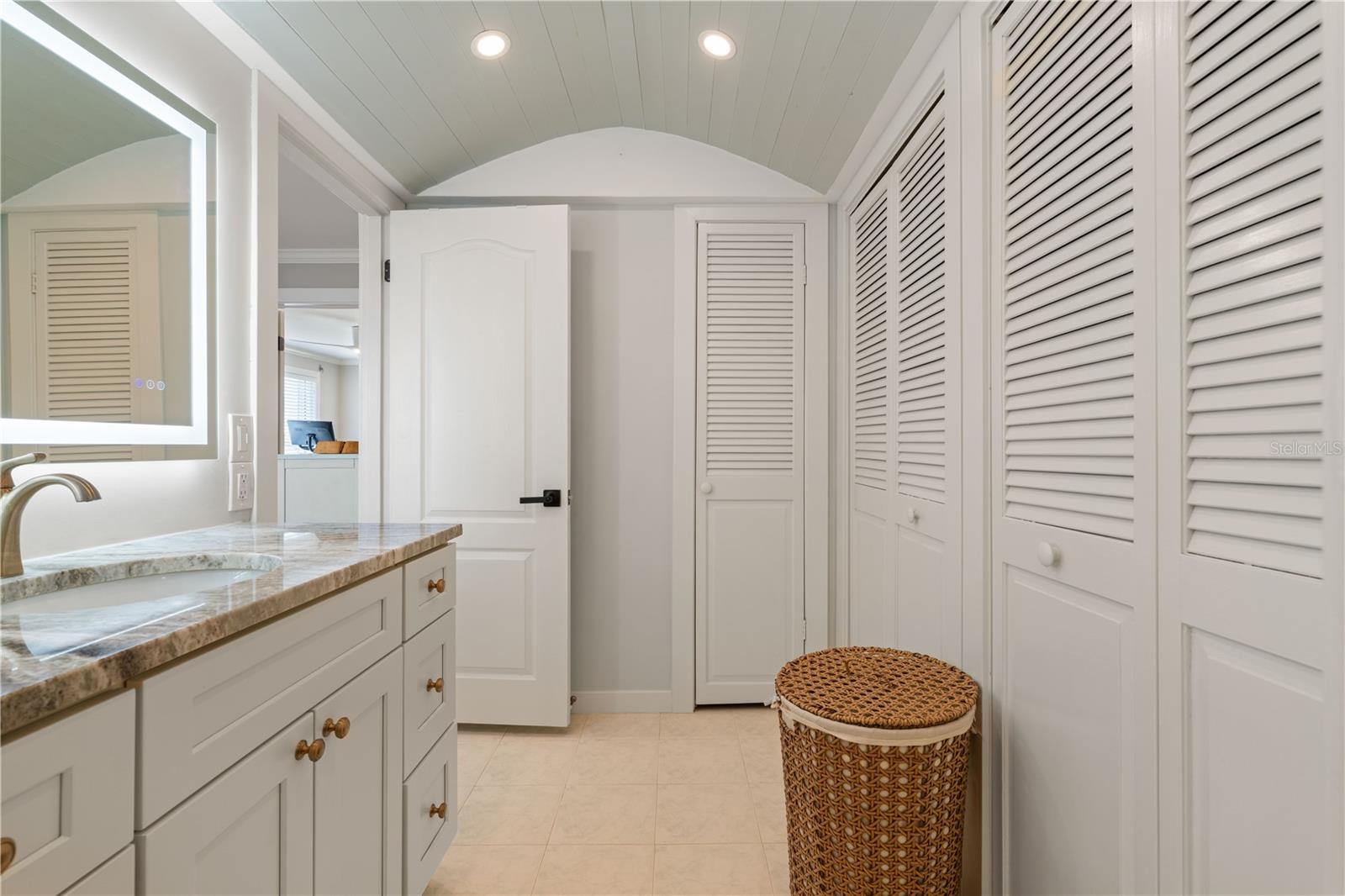 COLONY POINT - Residential