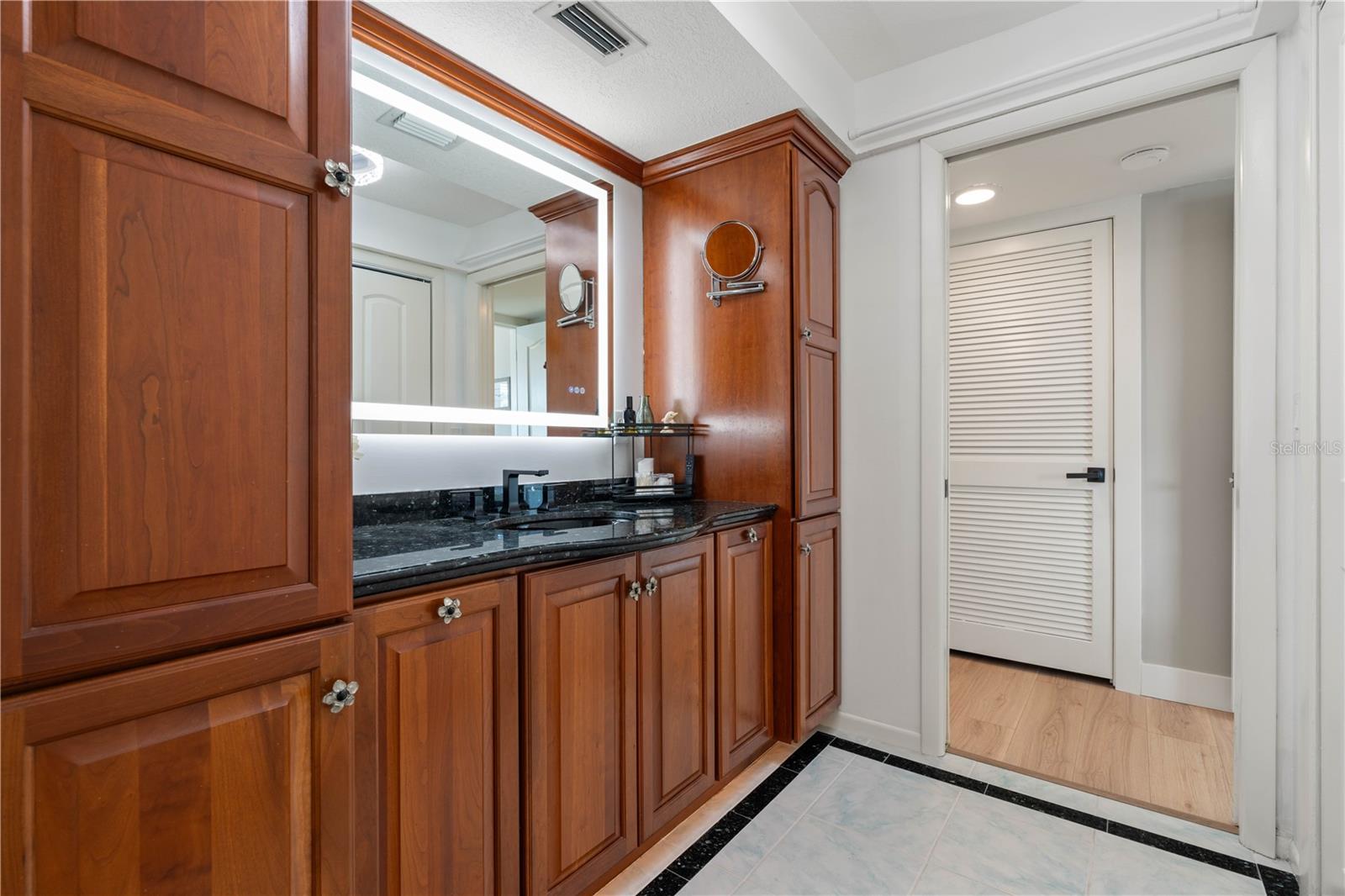 COLONY POINT - Residential