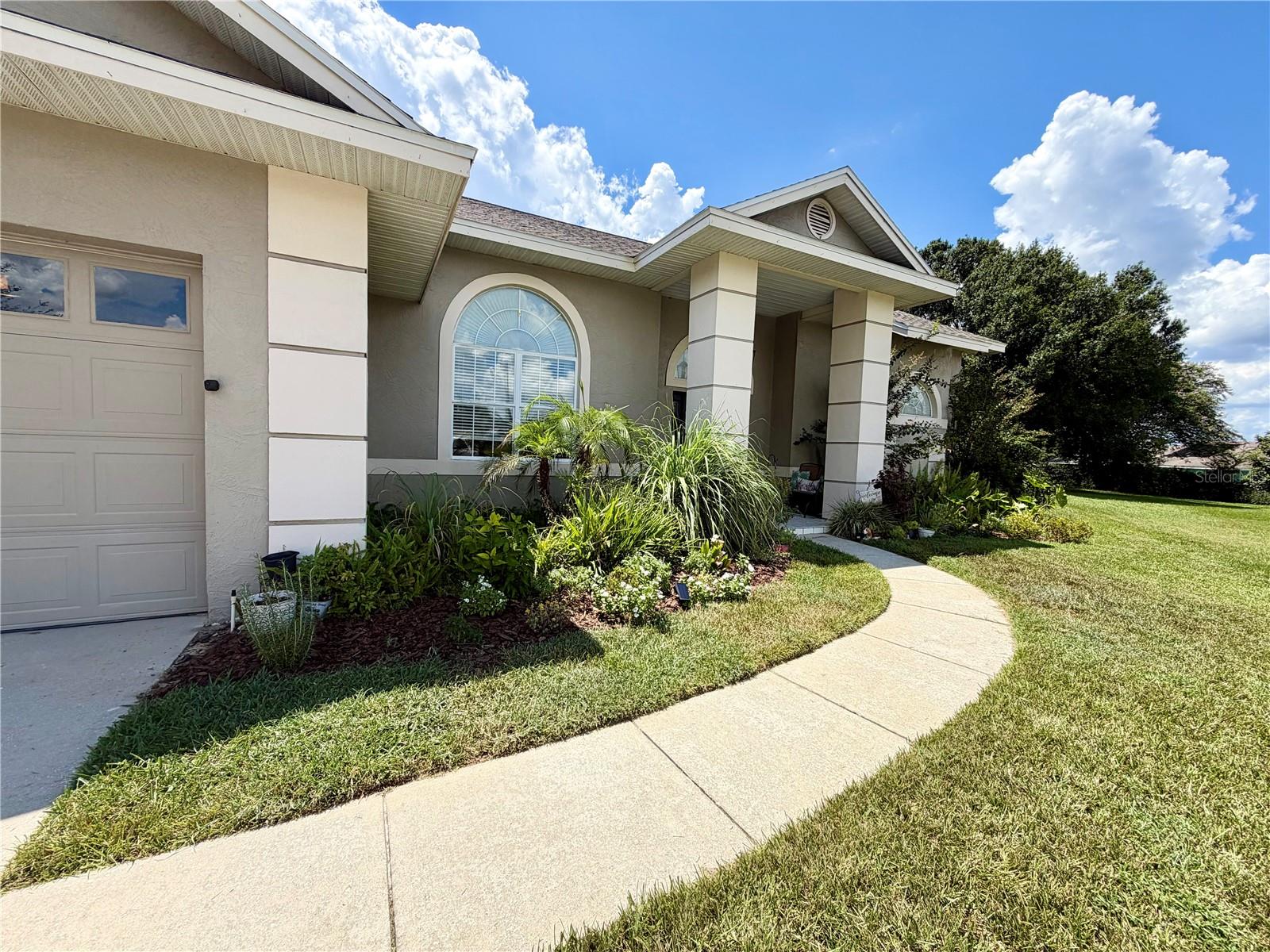 405 VALLEY COURT