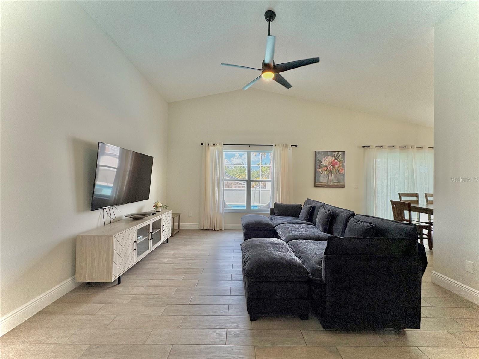 154 CASTLEMAIN CIRCLE