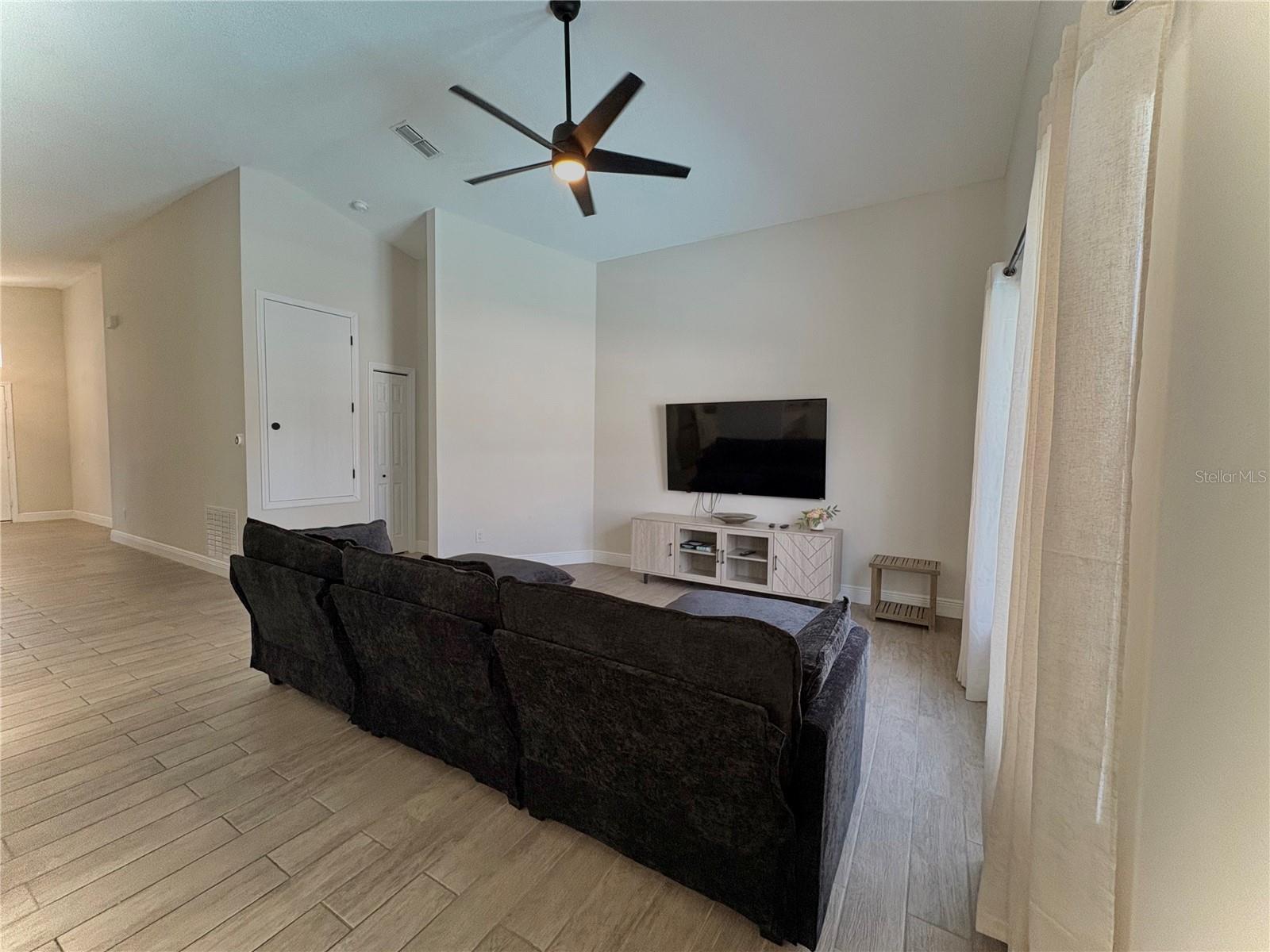 154 CASTLEMAIN CIRCLE
