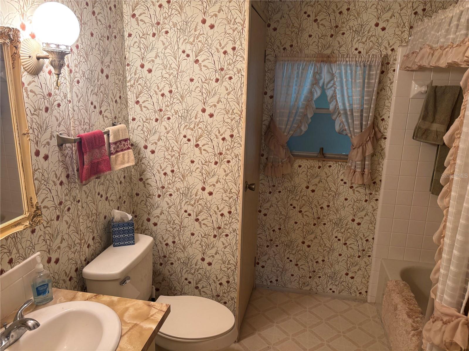 ZELLWOOD STATION - Residential