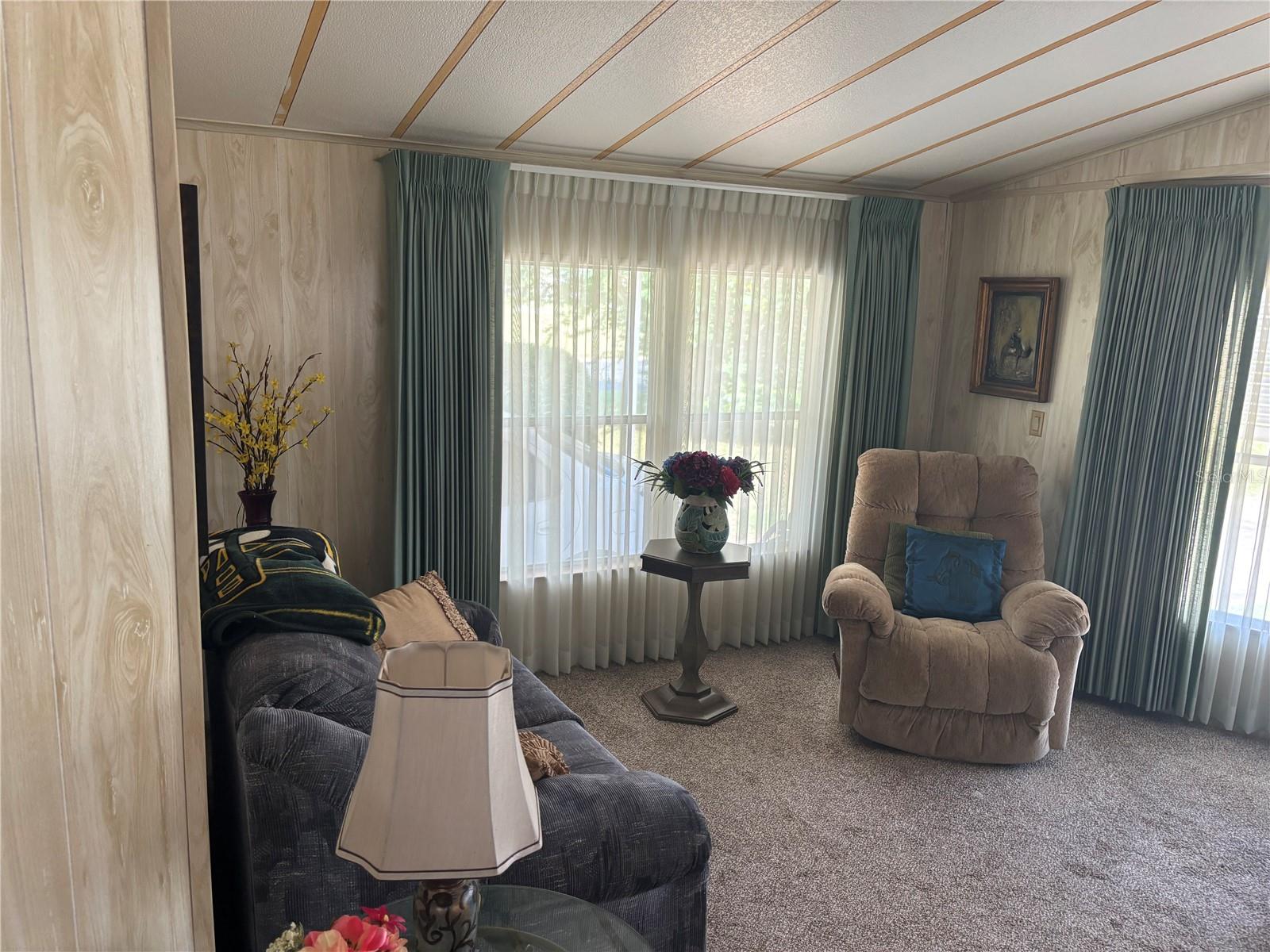 ZELLWOOD STATION - Residential