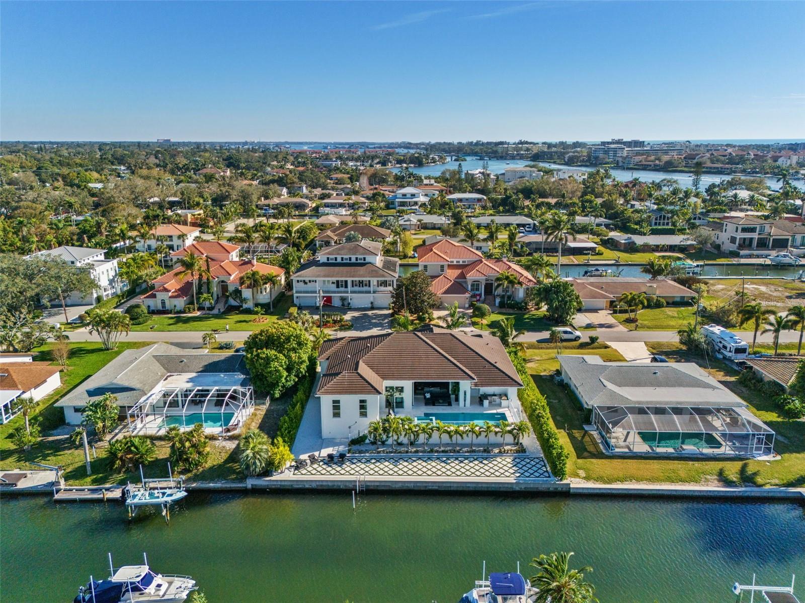 1643 STANFORD LANE