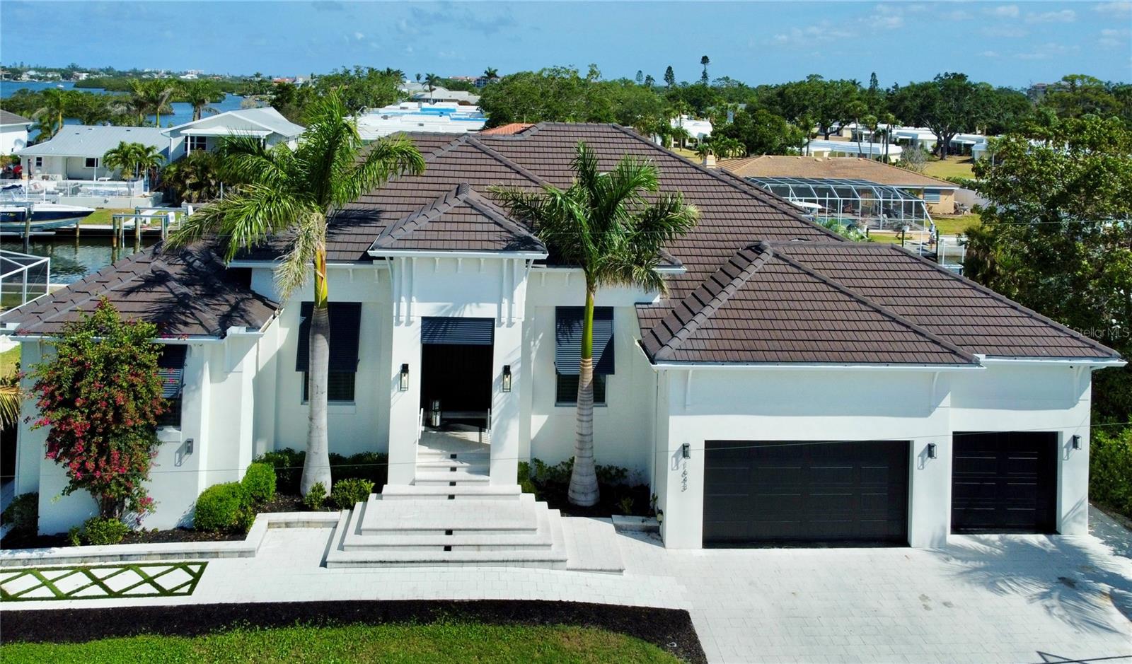1643 STANFORD LANE