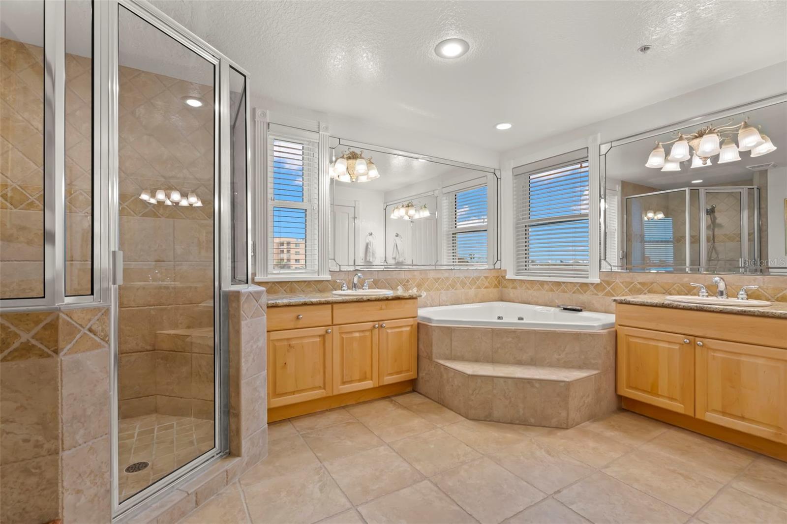 VENETIAN OF TREASURE - Residential