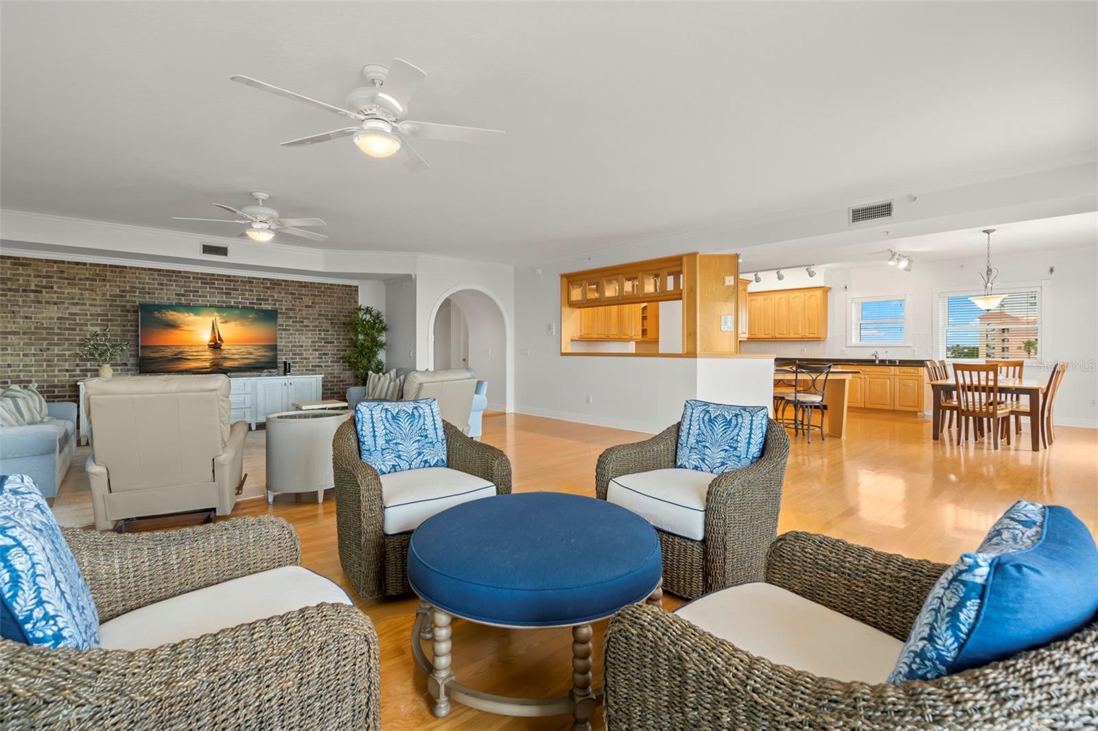 VENETIAN OF TREASURE - Residential