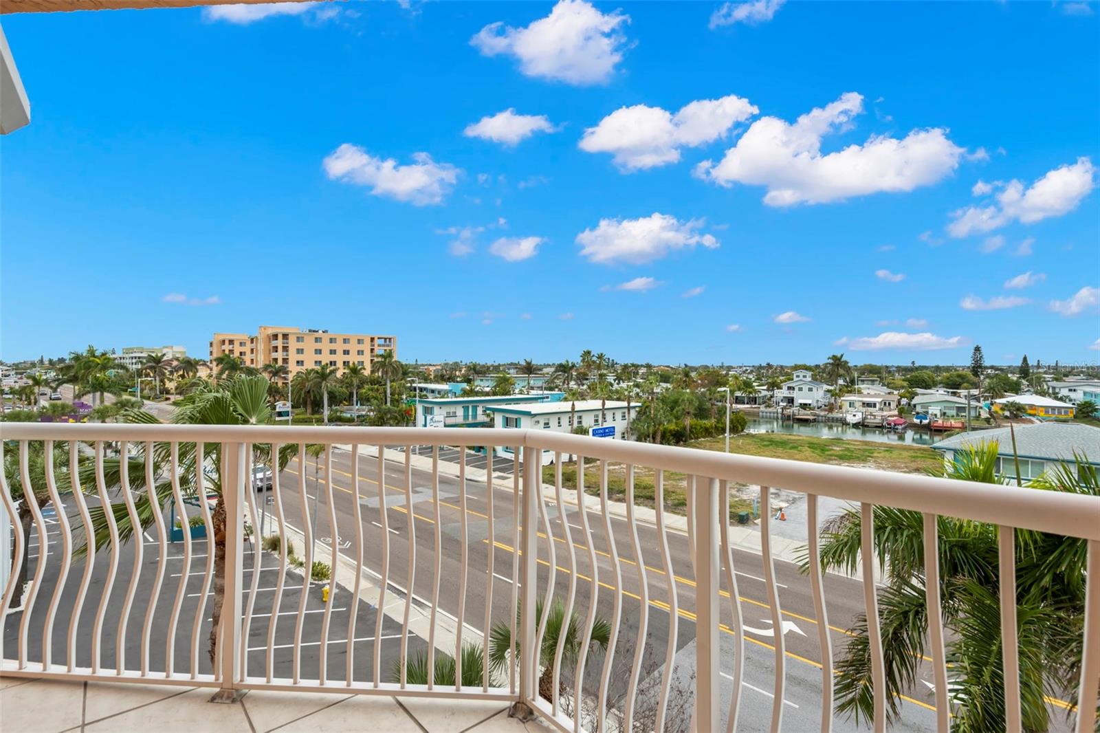 VENETIAN OF TREASURE - Residential