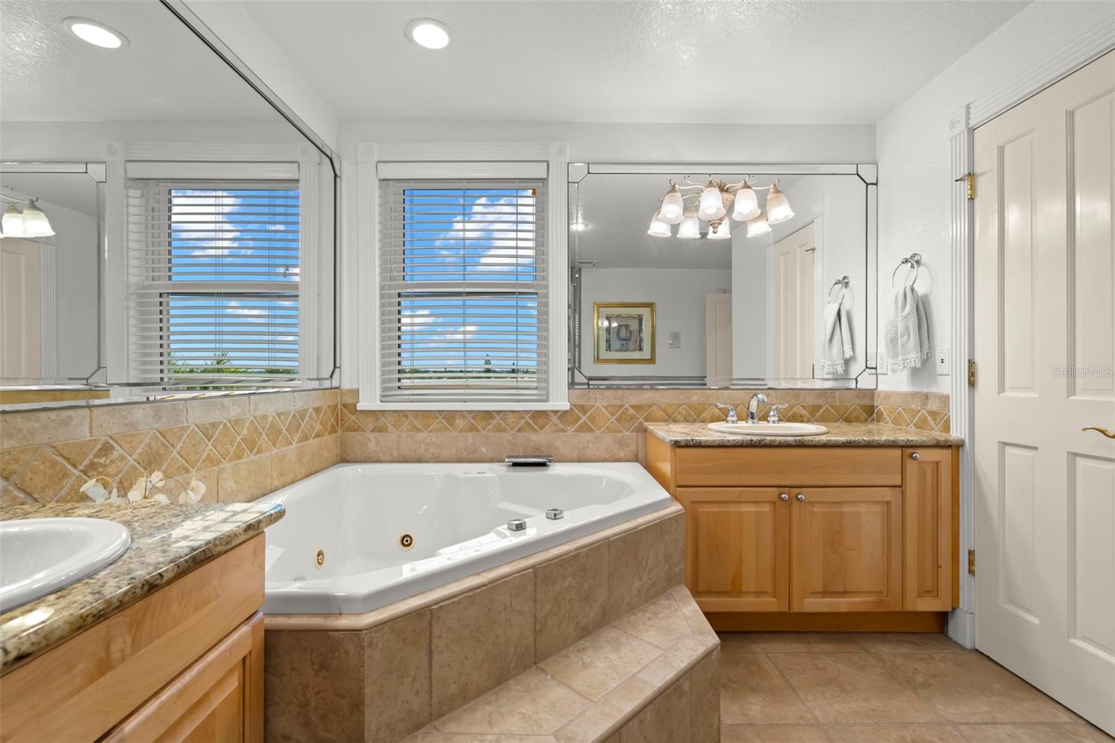 VENETIAN OF TREASURE - Residential