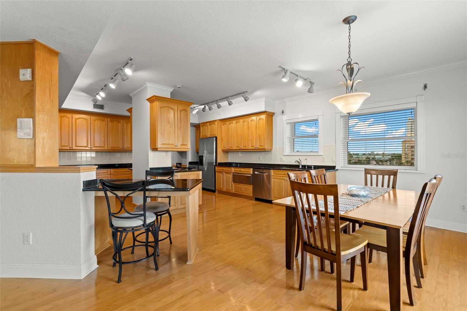 VENETIAN OF TREASURE - Residential