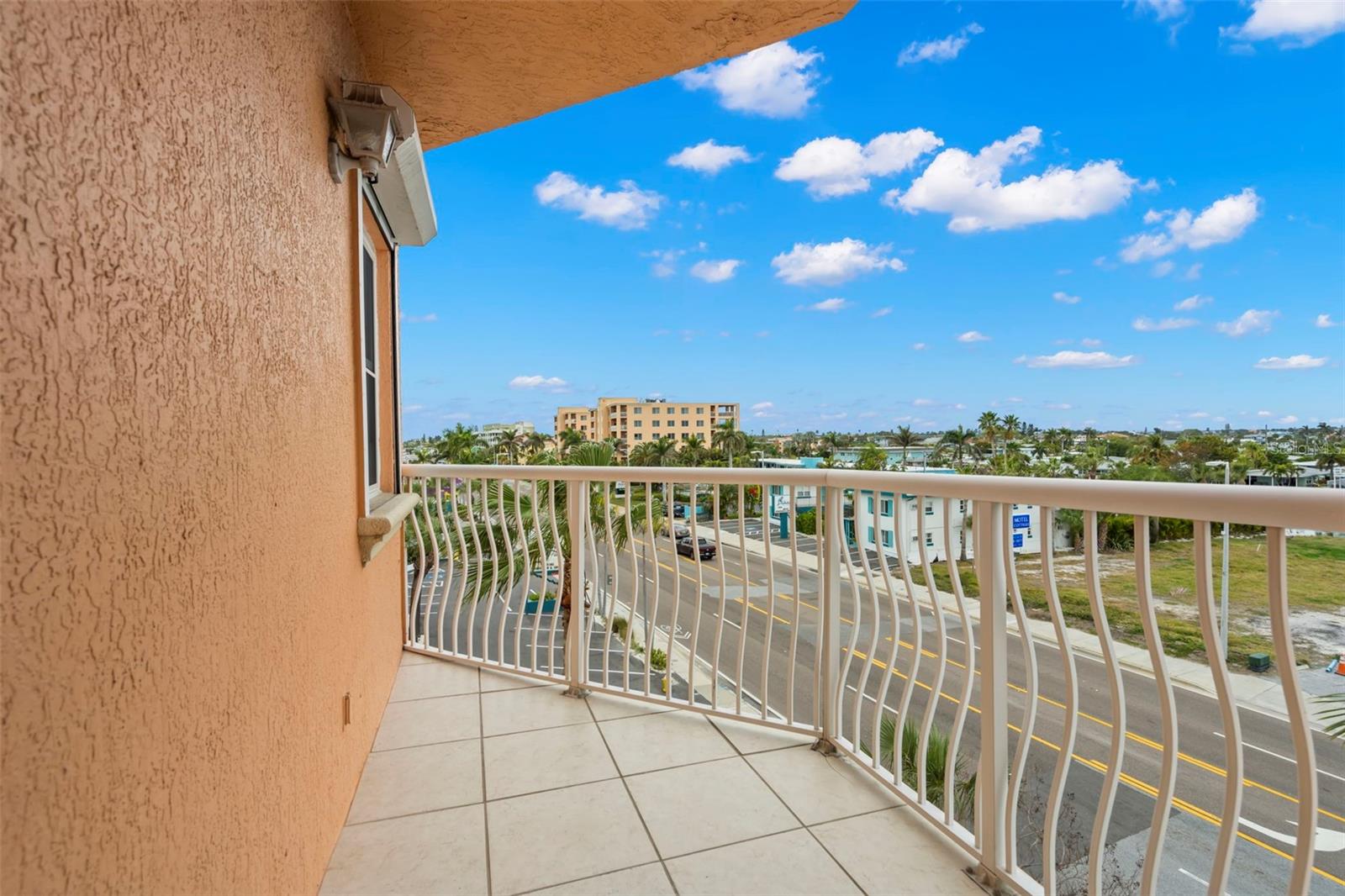 VENETIAN OF TREASURE - Residential