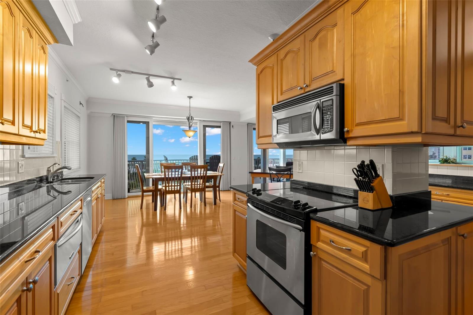 VENETIAN OF TREASURE - Residential