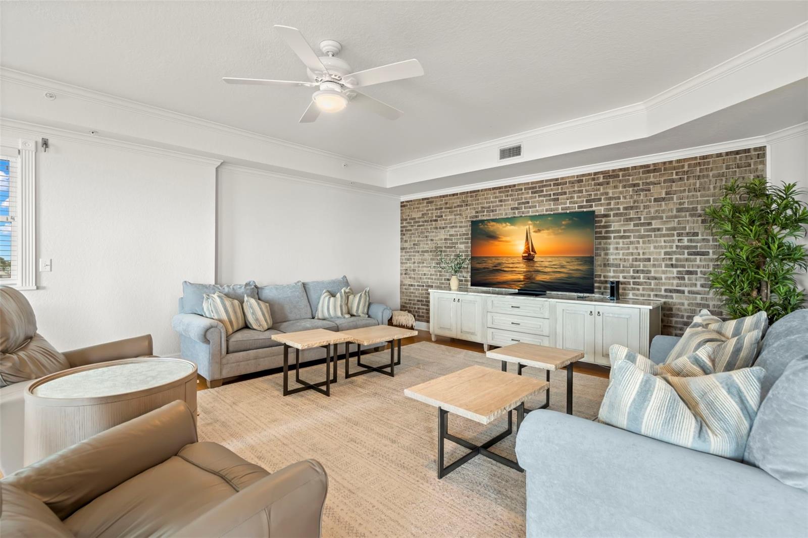 VENETIAN OF TREASURE - Residential