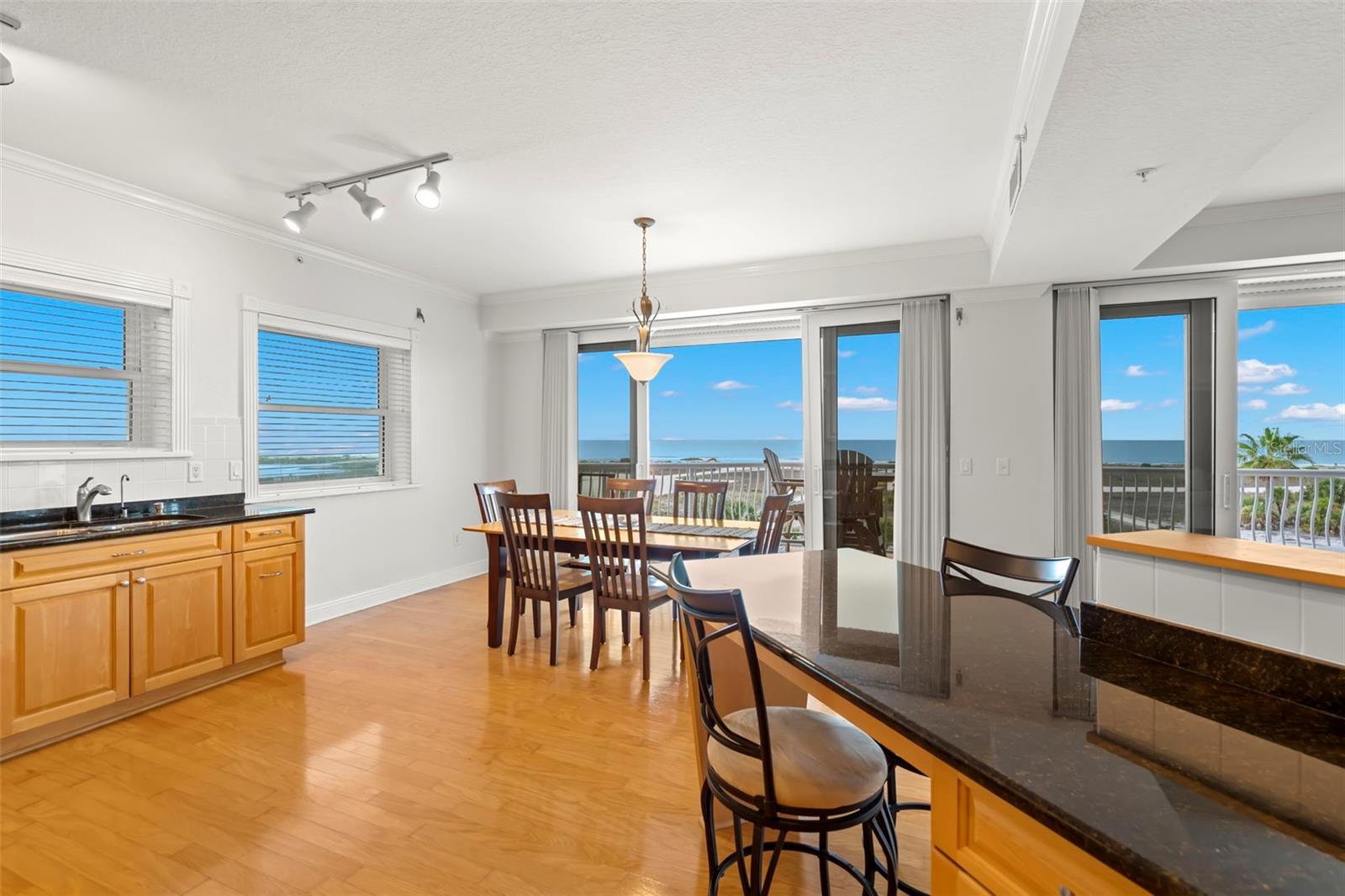 VENETIAN OF TREASURE - Residential