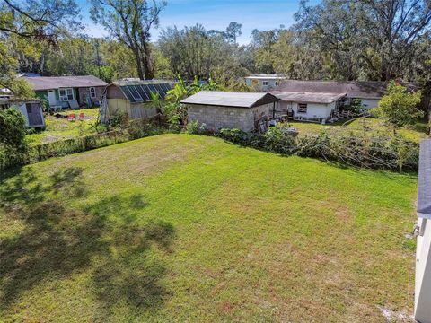 A home in LAKELAND