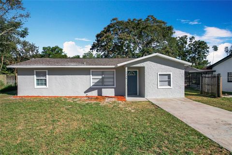 A home in WINTER HAVEN