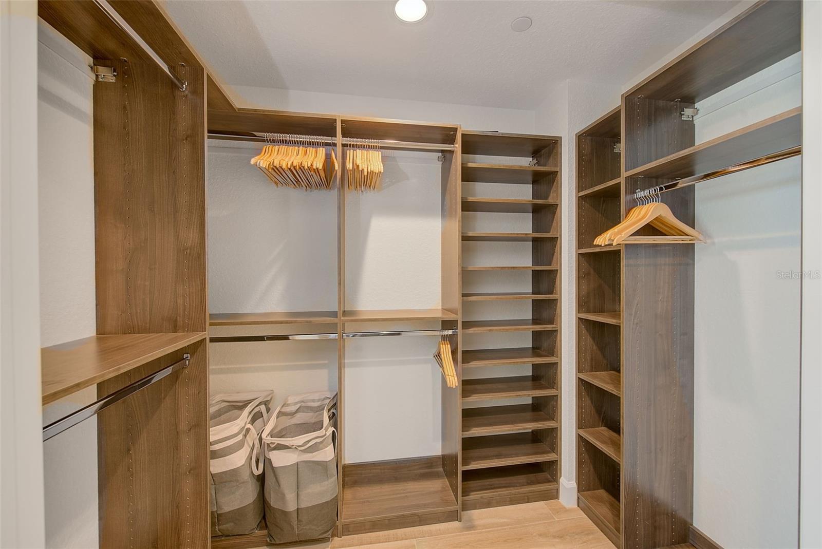 ANCHORAGE THE CONDO - Residential