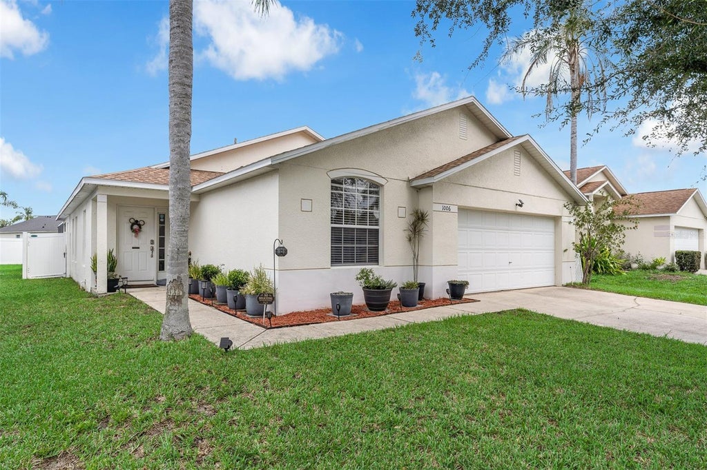 Photo of 1006 Clear Creek Circle, Clermont, FL 34714 (MLS # O6434328)