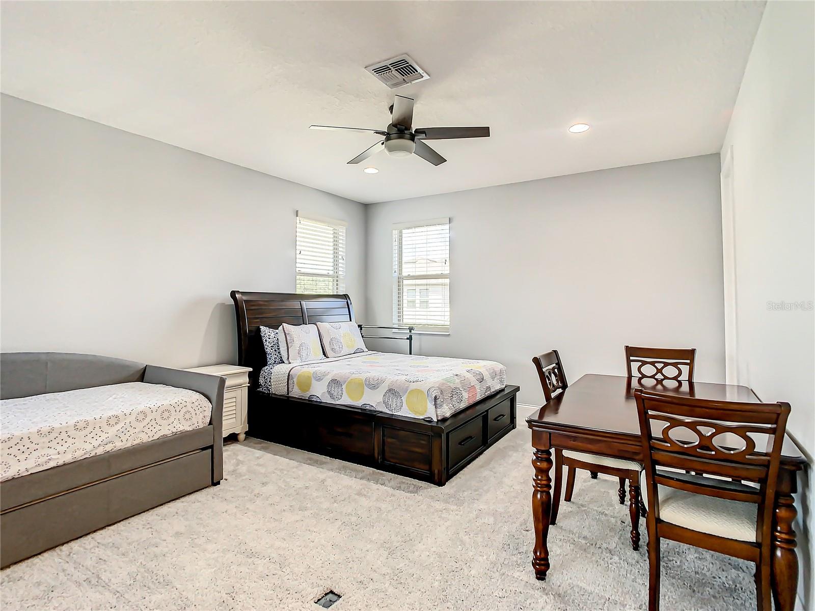 HIDEAWAY COVE AT OVIEDO PH 1 - Residential Lease