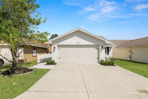 A home in LAKELAND