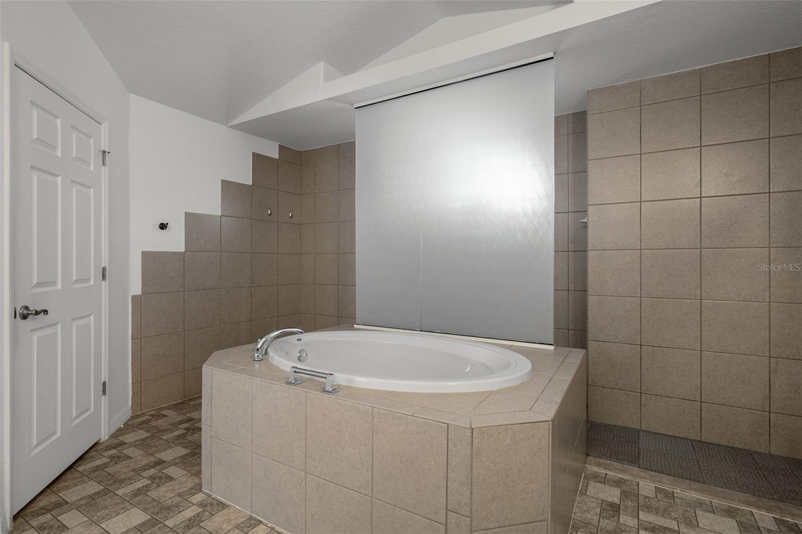 ROYAL HIGHLANDS - Residential