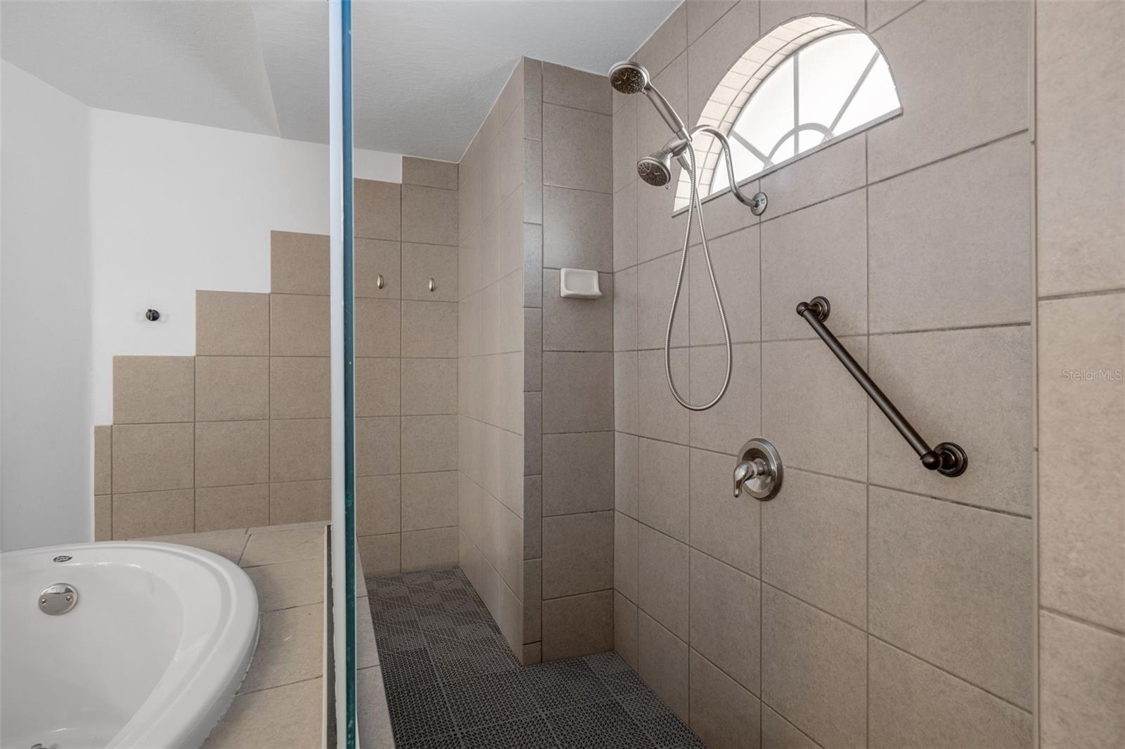 ROYAL HIGHLANDS - Residential