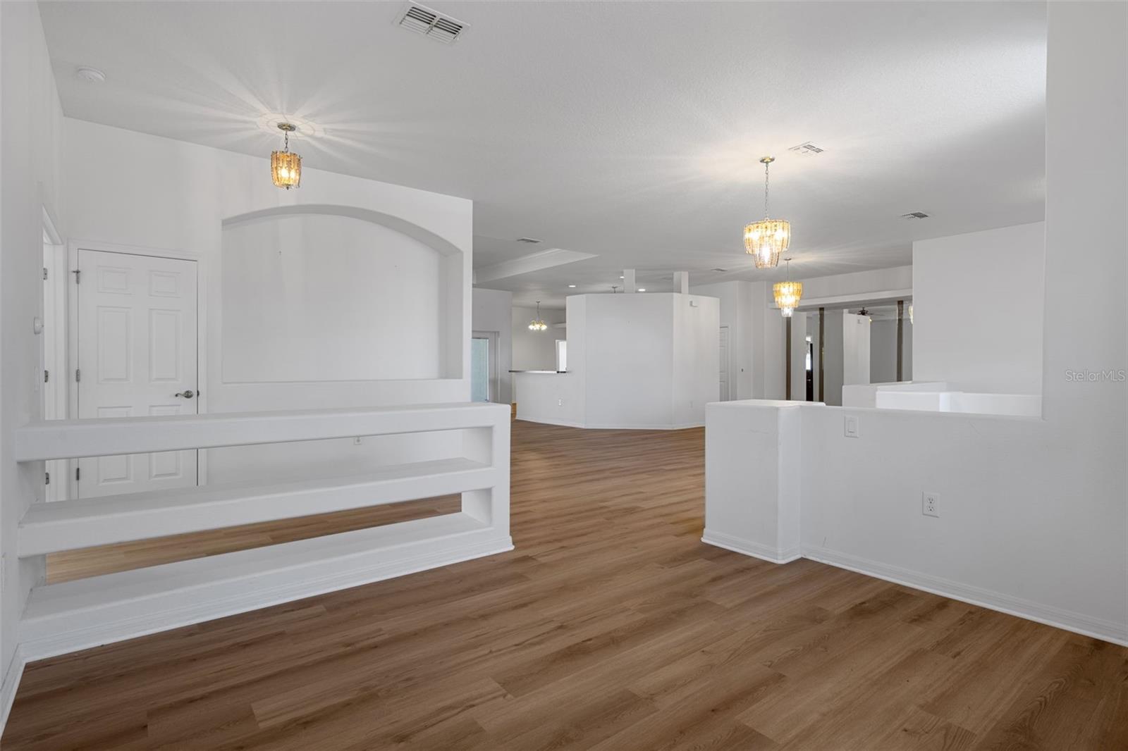 ROYAL HIGHLANDS - Residential