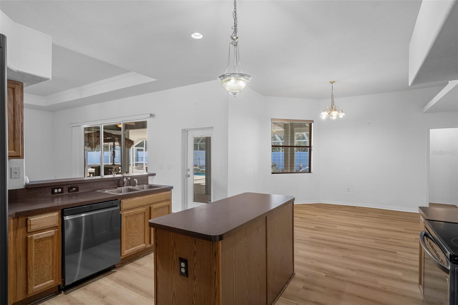 ROYAL HIGHLANDS - Residential