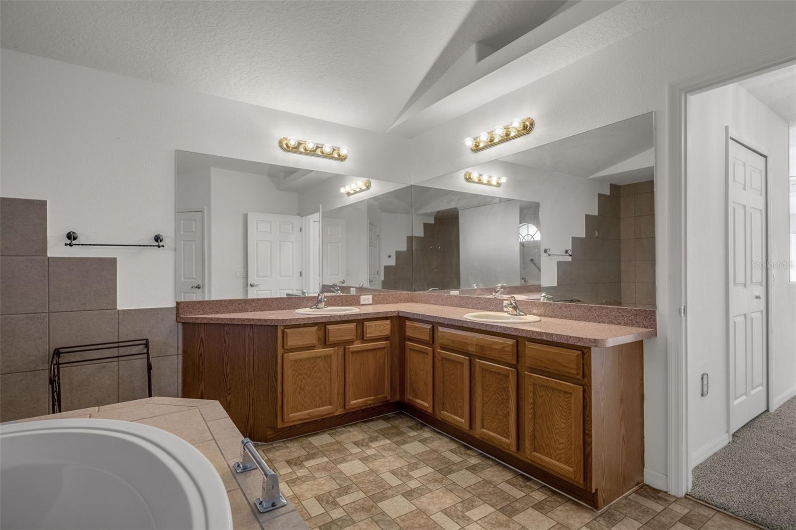 ROYAL HIGHLANDS - Residential