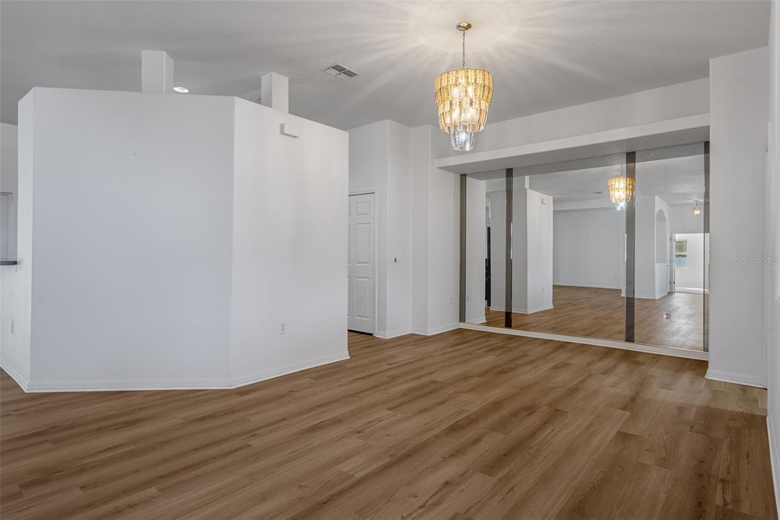 ROYAL HIGHLANDS - Residential