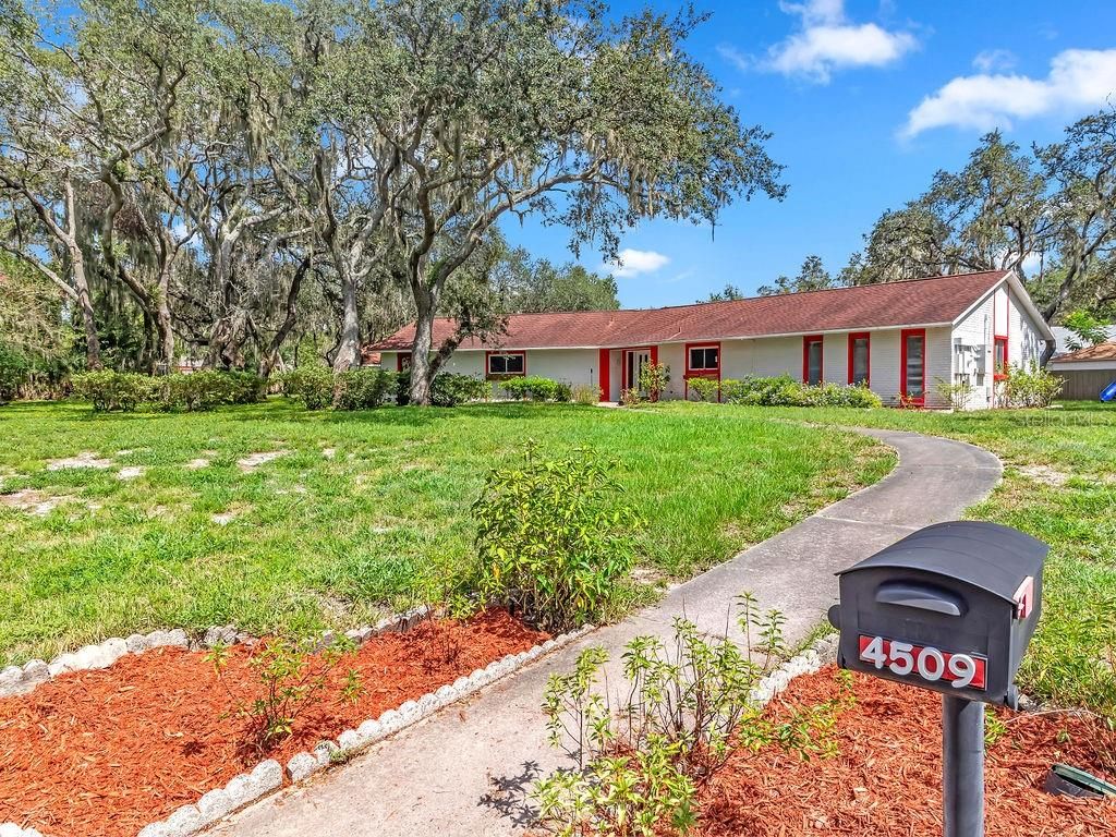 Photo of 4509 Hickory Creek Lane, Brandon, FL 33511 (MLS # TB8419722)