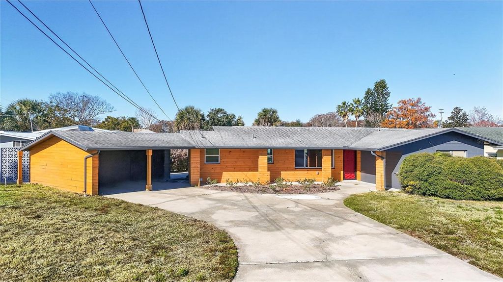 Photo of 1503 Canal Court, Tavares, FL 32778 (MLS # G5107671)