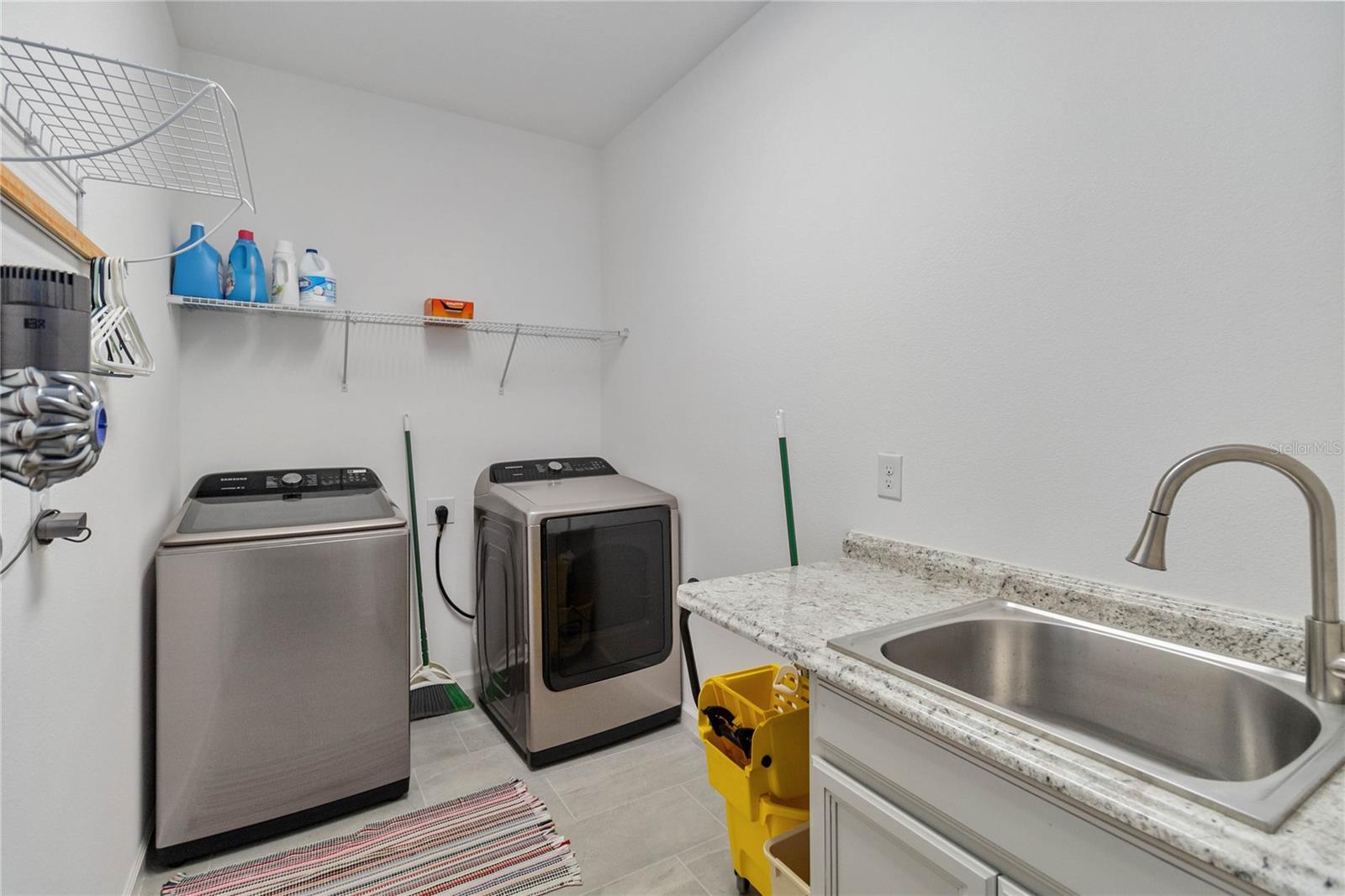GOLDEN RDG - Residential
